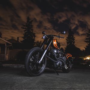 Превью обои мотоцикл, байк, оранжевый, черный, сумерки, темнота