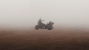 Превью обои мотоцикл, байк, туман, песок