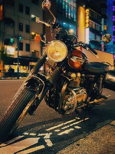 Превью обои мотоцикл, байк, улица, здания, огни, ночь