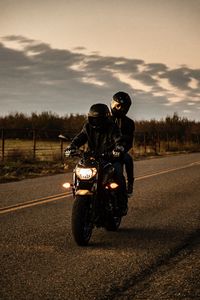 Превью обои мотоцикл, черный, байк, байкеры, дорога