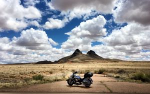 Превью обои мотоцикл, горы, пустыня, облака, путешествие