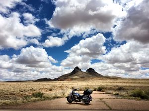 Превью обои мотоцикл, горы, пустыня, облака, путешествие
