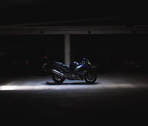 Превью обои мотоцикл, колеса, темный