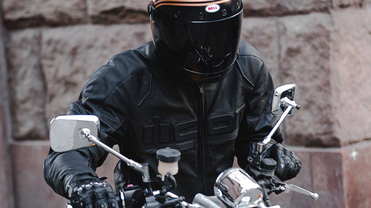 Обои мотоцикл, мотоциклист, байкер, шлем, байк