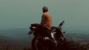 Превью обои мотоцикл, мотоциклист, дорога, туман