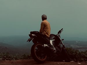 Превью обои мотоцикл, мотоциклист, дорога, туман