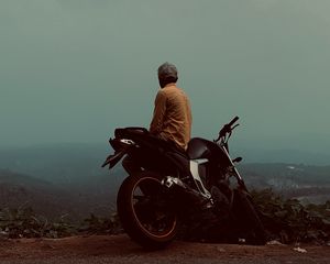 Превью обои мотоцикл, мотоциклист, дорога, туман