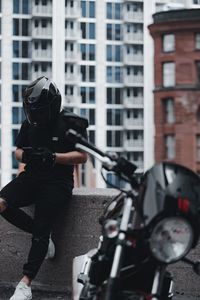 Превью обои мотоцикл, мотоциклист, шлем, байк, человек
