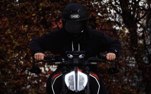 Превью обои мотоцикл, мотоциклист, шлем, байк, черный