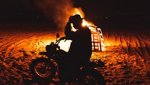 Превью обои мотоцикл, мотоциклист, силуэт, огонь, пламя