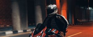Превью обои мотоцикл, мотоциклист, скорость, тоннель, дорога