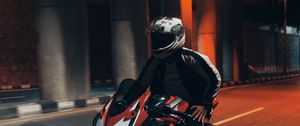 Превью обои мотоцикл, мотоциклист, скорость, тоннель, дорога