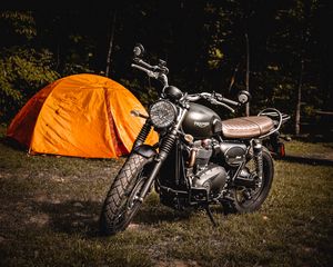 Превью обои мотоцикл, палатка, трава