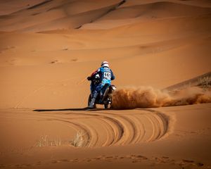 Превью обои мотоцикл, песок, пустыня, пыль