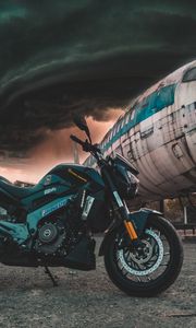 Превью обои мотоцикл, самолет, вид сбоку, облака, пасмурно