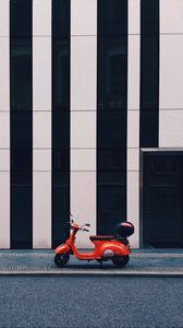 Превью обои мотоцикл, скутер, здание, фасад, полосы