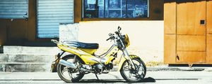 Превью обои мотоцикл, улица, желтый
