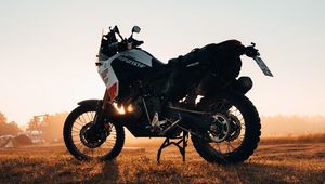 Превью обои мотоцикл, вид сбоку, байк, лучи