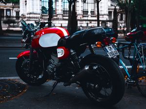 Превью обои мотоцикл, вид сбоку, красный, улица
