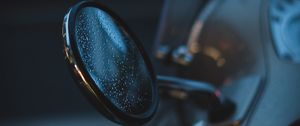 Превью обои мотоцикл, зеркало, капли, дождь, мокрый