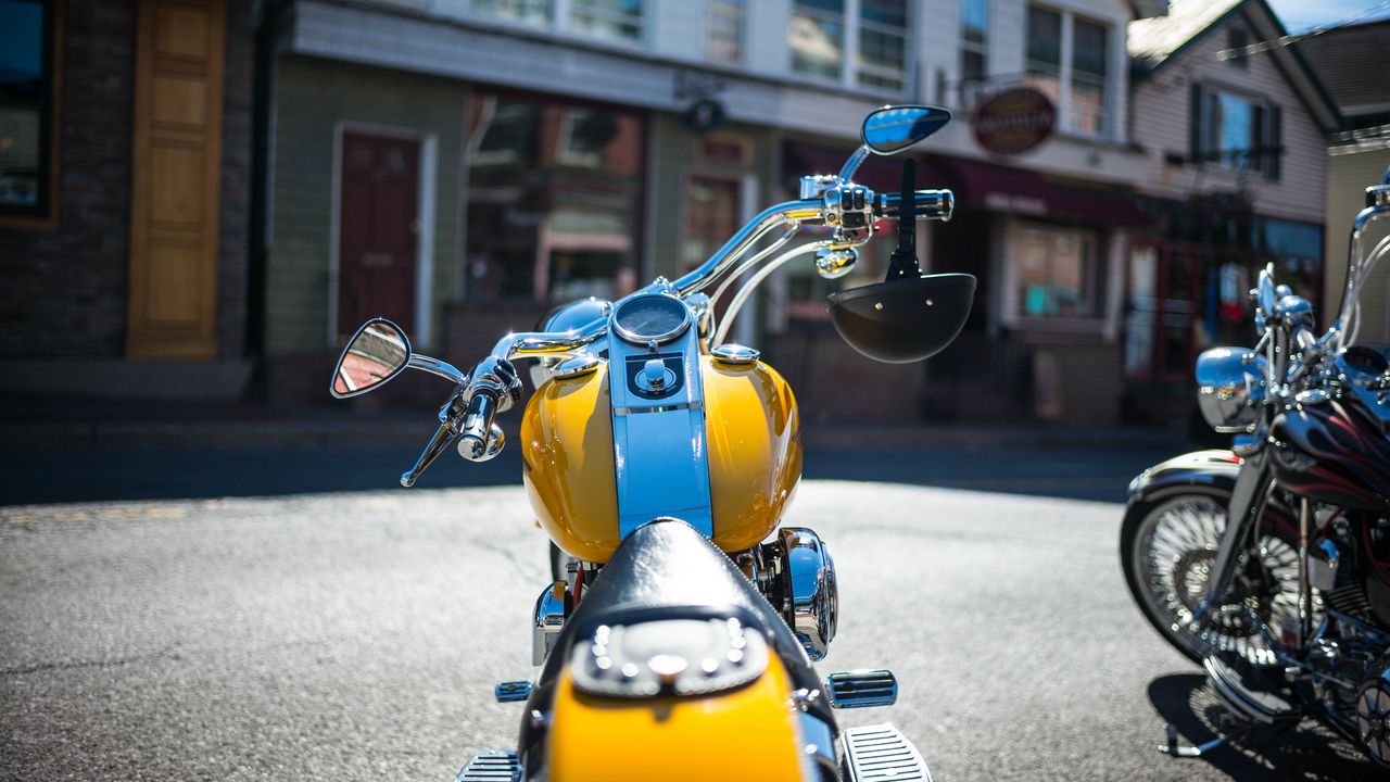 Обои мотоцикл, желтый, улица