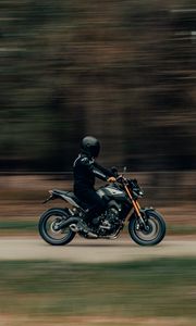 Превью обои мотоциклист, движение, скорость, шлем