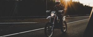 Превью обои мотоциклист, мотоцикл, дорога, движение