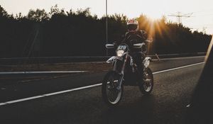 Превью обои мотоциклист, мотоцикл, дорога, движение