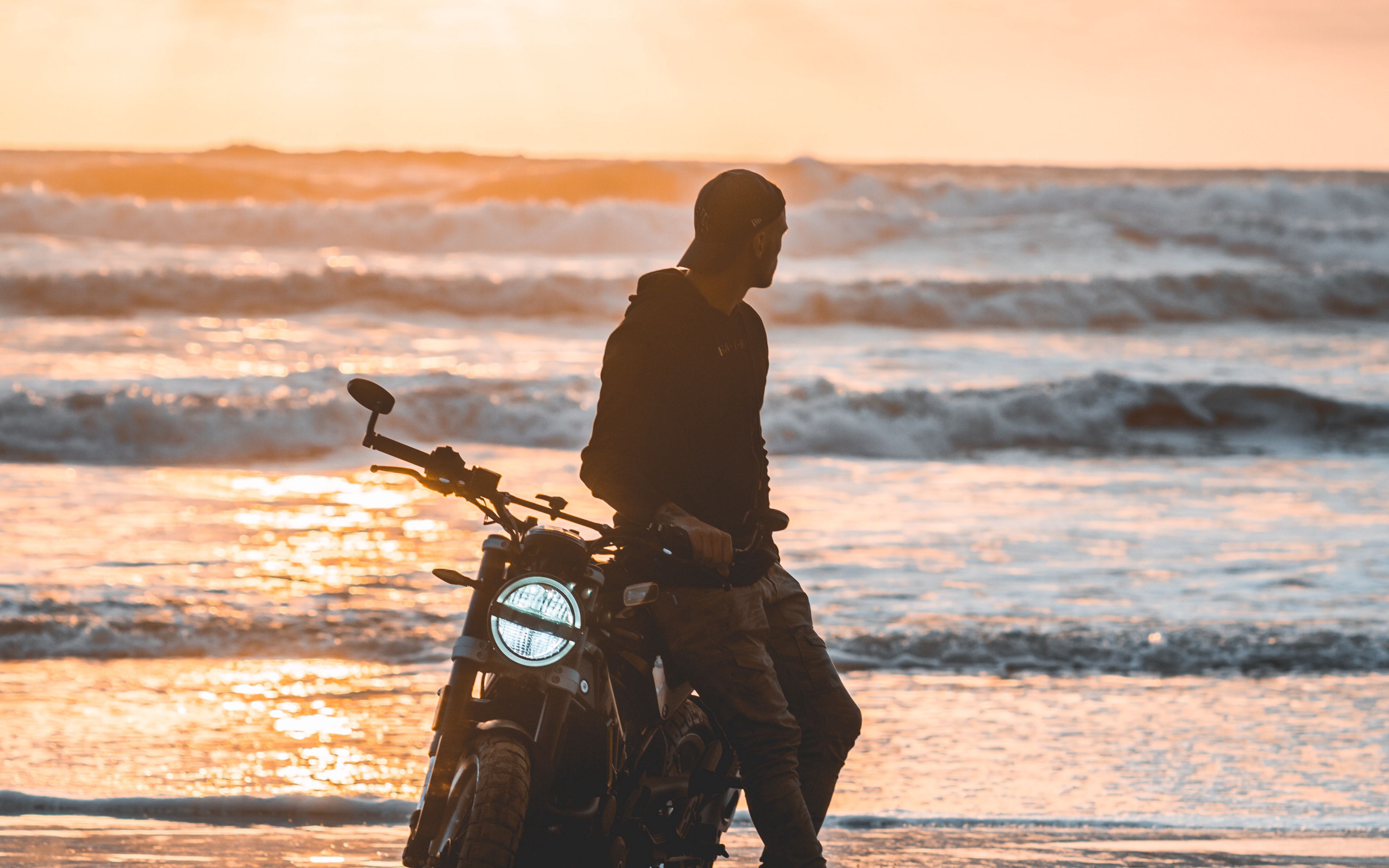 мотоцикл море