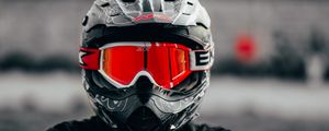 Превью обои мотоциклист, шлем, очки, красный