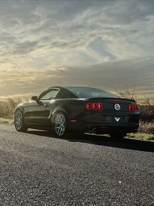 Превью обои mustang, gt, авто, дорога, свет, вид сзади