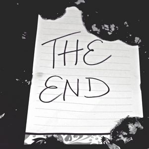 Превью обои надпись, the end, конец, пепел, чб