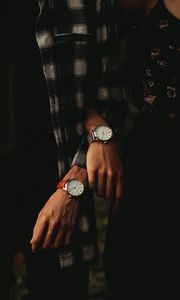 Превью обои наручные часы, пара, руки