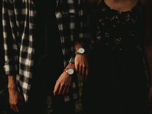 Превью обои наручные часы, пара, руки