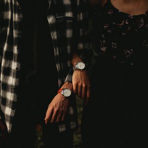 Превью обои наручные часы, пара, руки