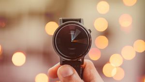 Превью обои наручные часы, рука, блики