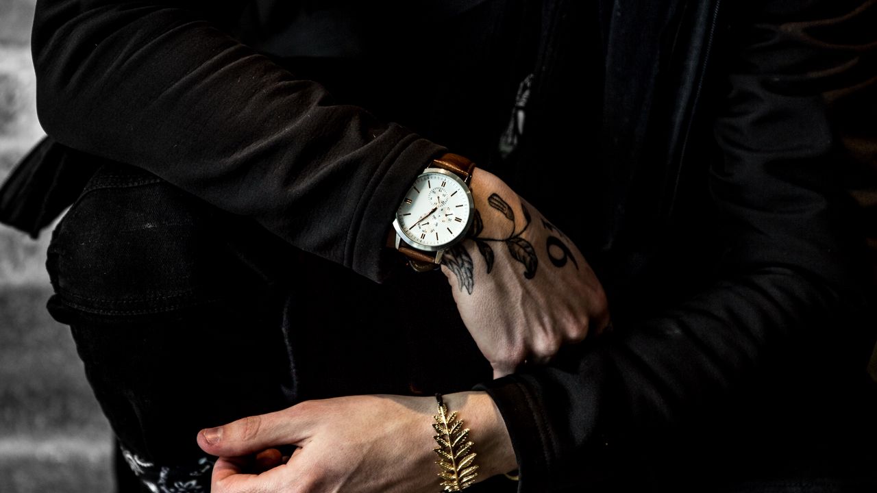 Обои наручные часы, рука, татуировки, браслет, аксессуар