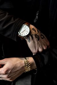 Превью обои наручные часы, рука, татуировки, браслет, аксессуар