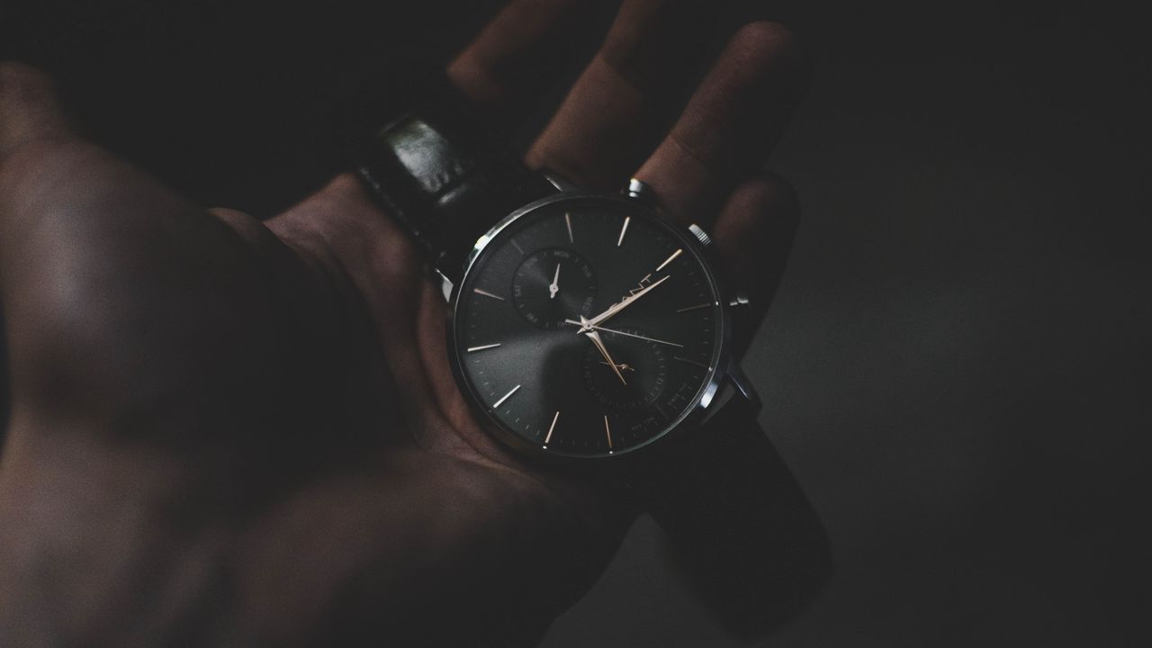Обои наручные часы, циферблат, рука, темный