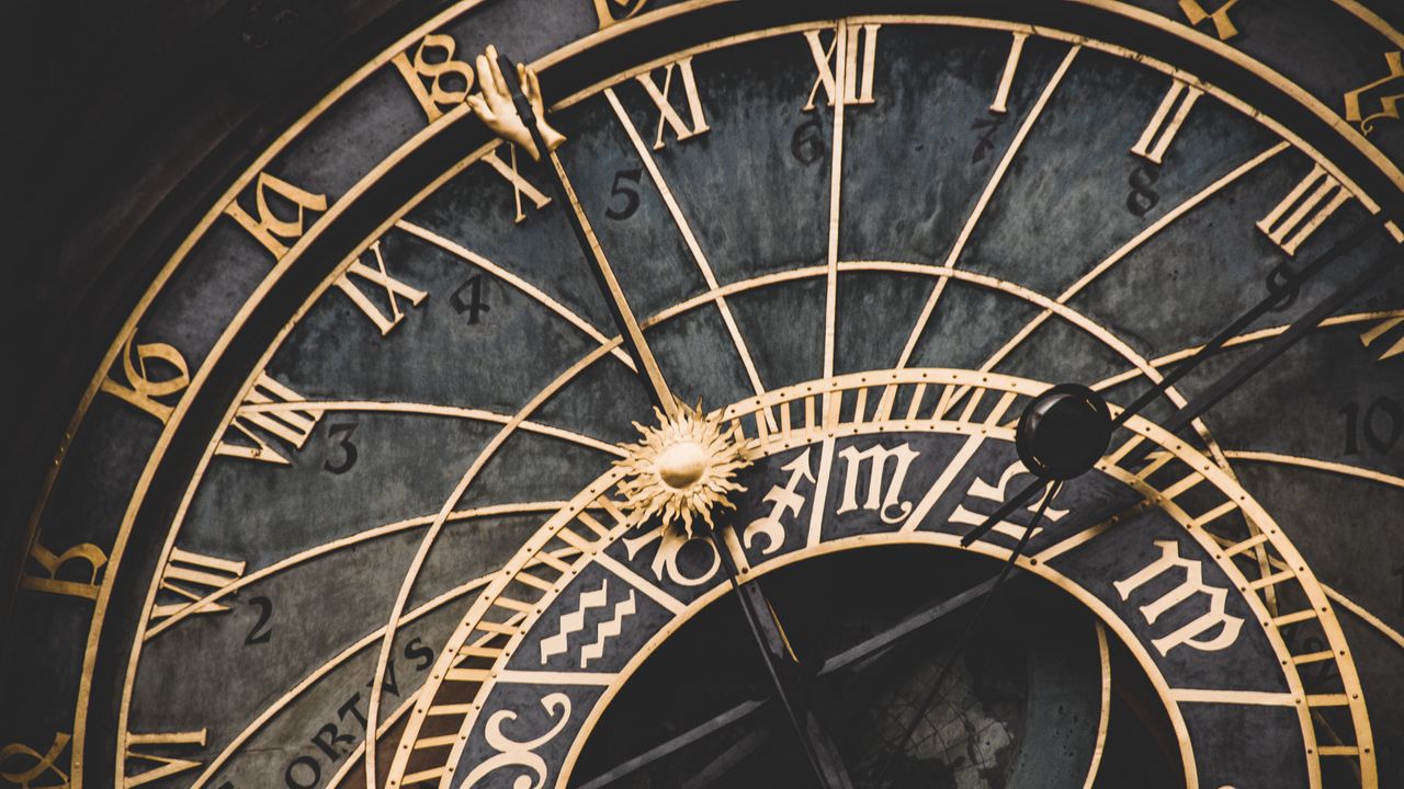 Обои настенные часы, римские цифры, знаки зодиака