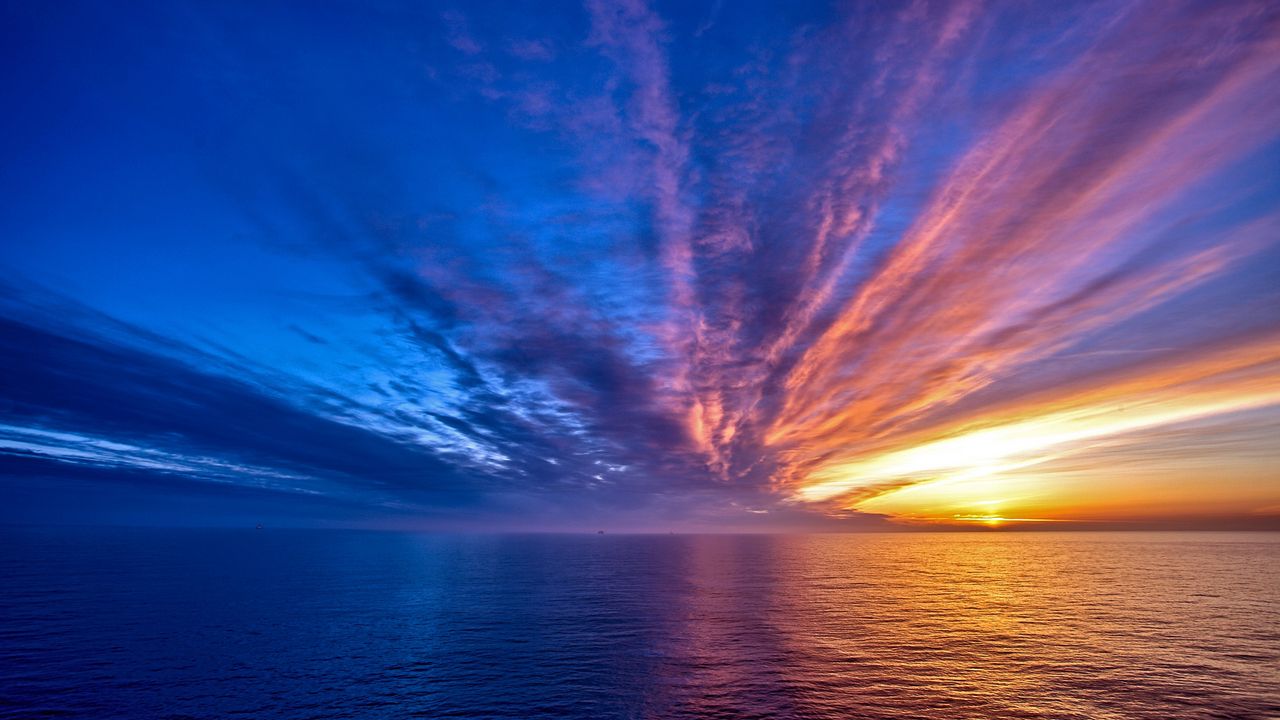 Обои небо, море, облака, закат, оранжевый, цвета, рябь, полосы