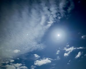 Превью обои небо, облака, голубой, гало, солнце
