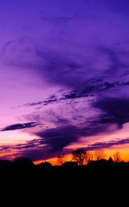 Превью обои небо, облака, горизонт, дома, синий, розовый, оранжевый