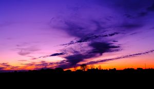 Превью обои небо, облака, горизонт, дома, синий, розовый, оранжевый