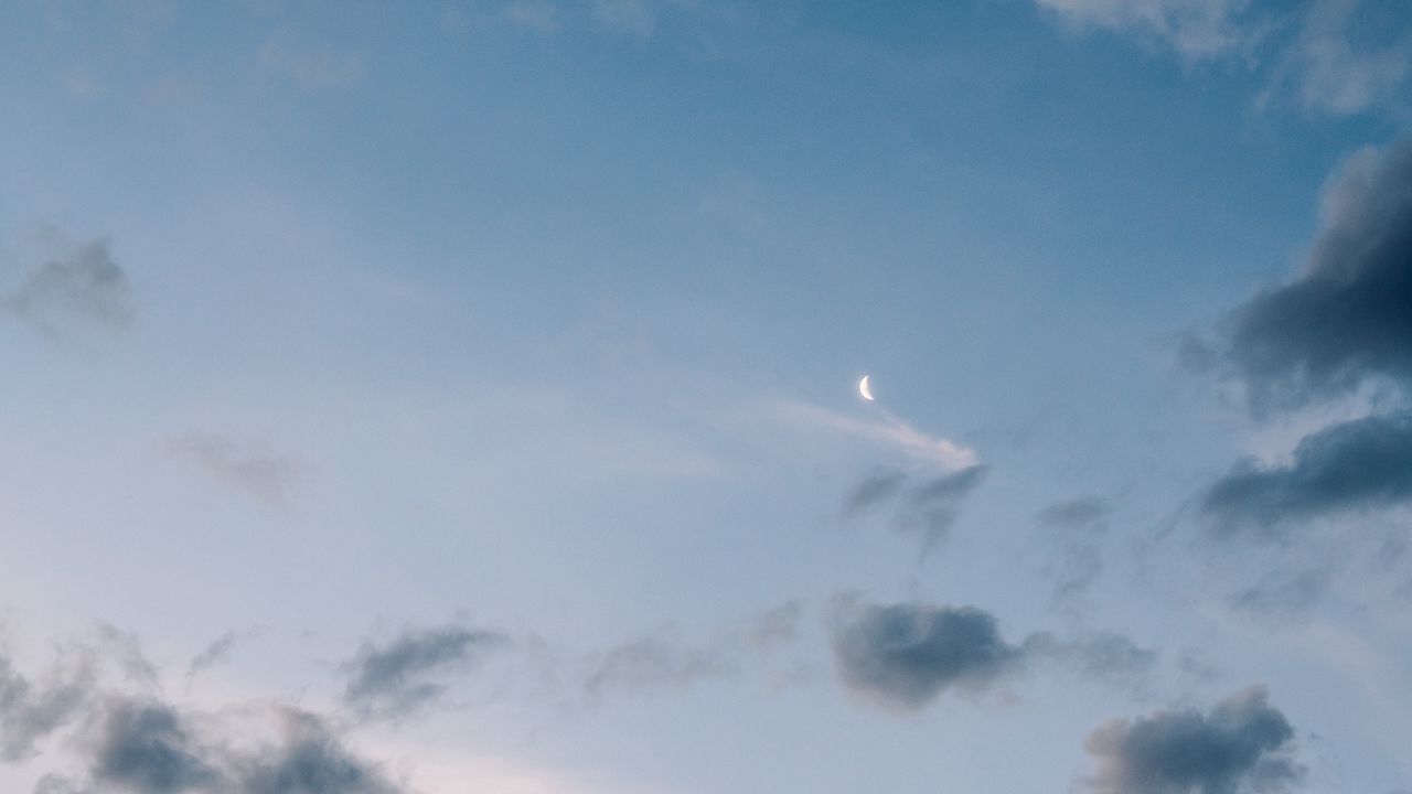 Обои небо, облака, луна, атмосфера
