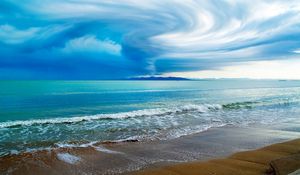 Превью обои небо, тайфун, облака, воронка, берег, пляж, песок, волны, океан, побережье