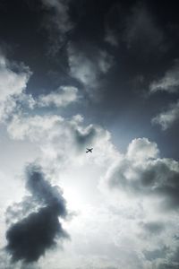 Превью обои небо, вид снизу, облака, самолет