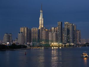 Превью обои небоскреб, башня, здания, река, огни, город