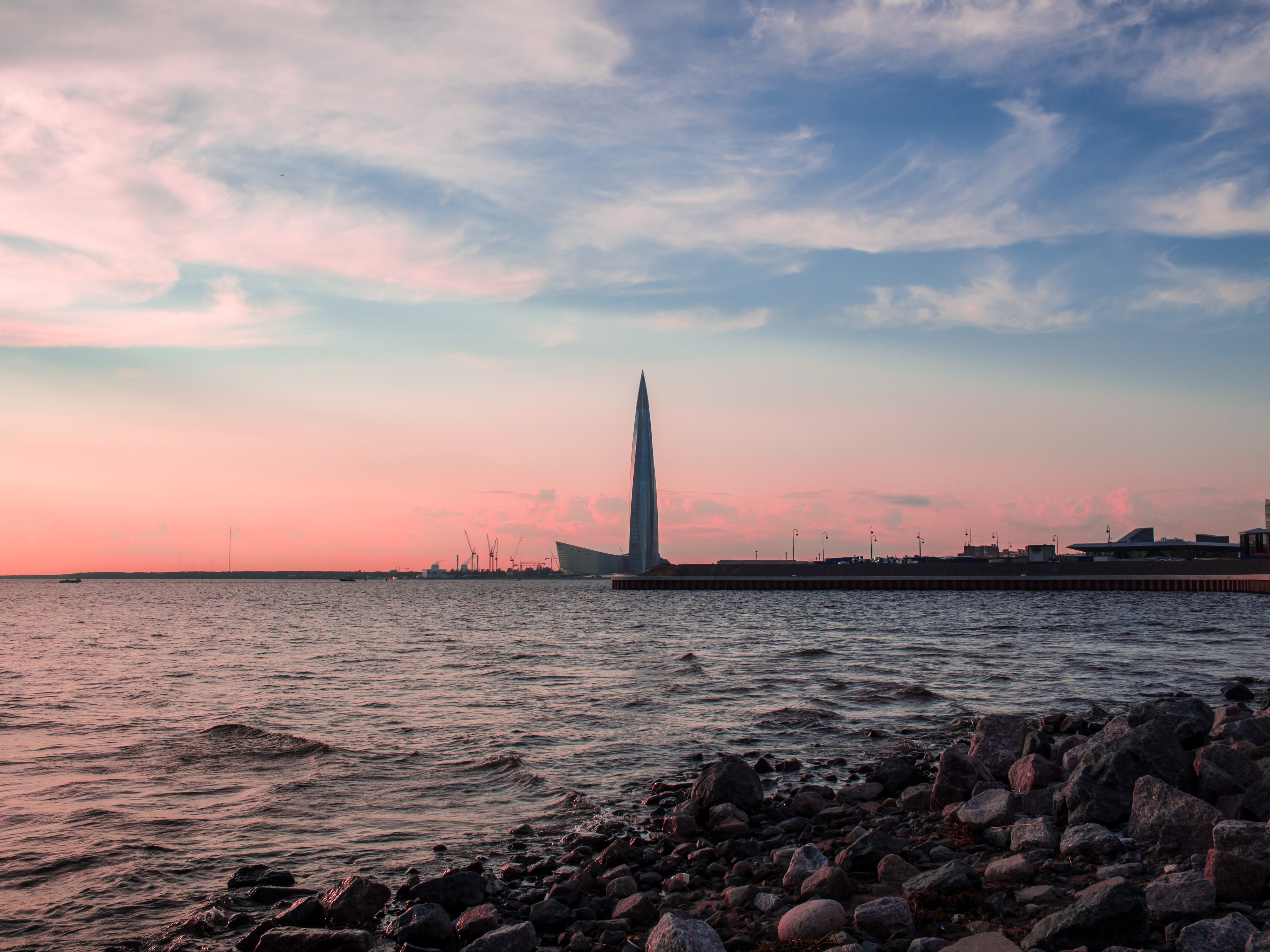 Столицы на море. Пляж 300-летия Петербурга. Лахта центр. СПБ небоскреб Лахта. Лахта центр и стадион.