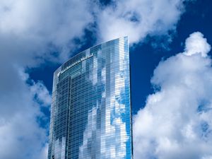 Превью обои небоскреб, здание, архитектура, стекло, офис, город, небо
